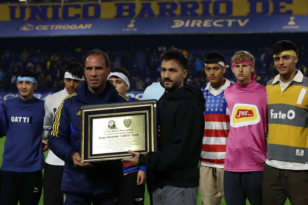 Lucas Gatti (C), son of late Boca Juniors player Hugo Orlando Gatti, and Boca Juniors former goalkeeper Fernando Navarro