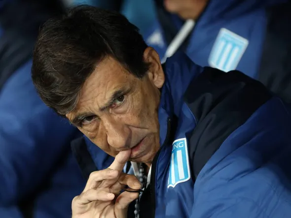 Racing apunta alto: Costas activa contactos por 2 refuerzos de peso local