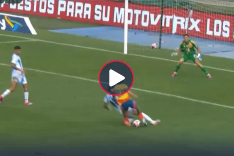 Eliminatorias: ¿estuvo bien cobrado el penal de Otamendi en Colombia vs Argentina?