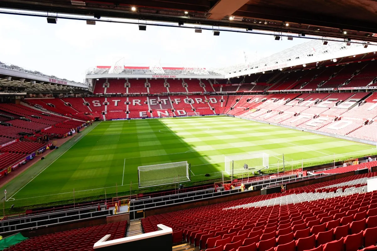 Old Trafford: renovación o demolición