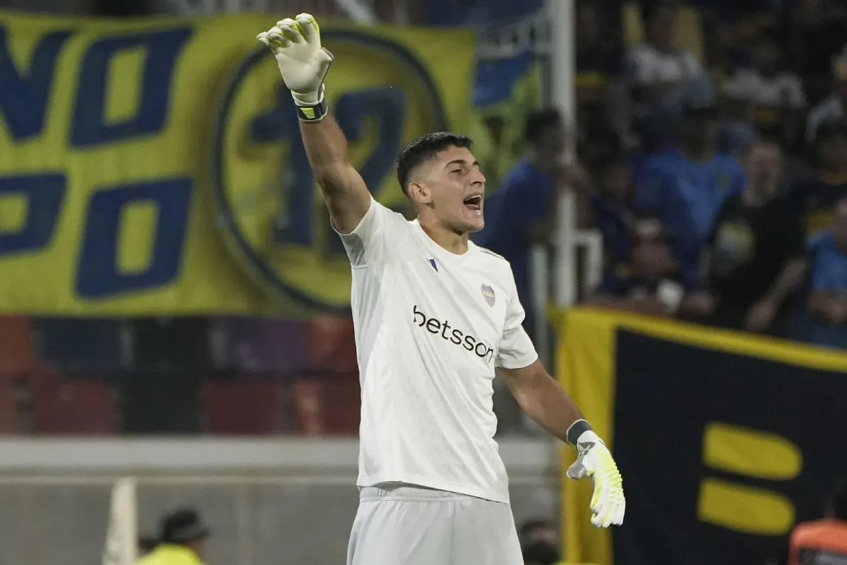 Leandro Brey, dando indicaciones en la primera de Boca