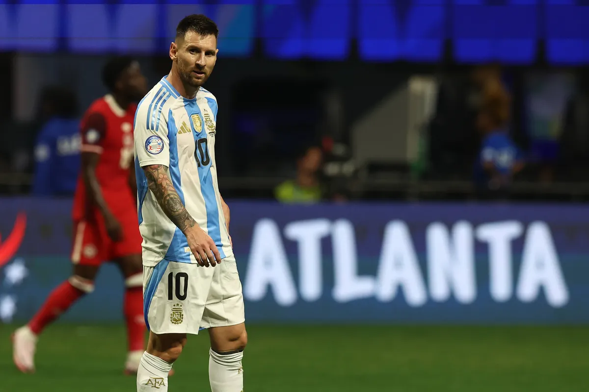 Argentina s forward Lionel Messi gestures during the Copa America USA 2024, group A, groupe stage match between Argentin