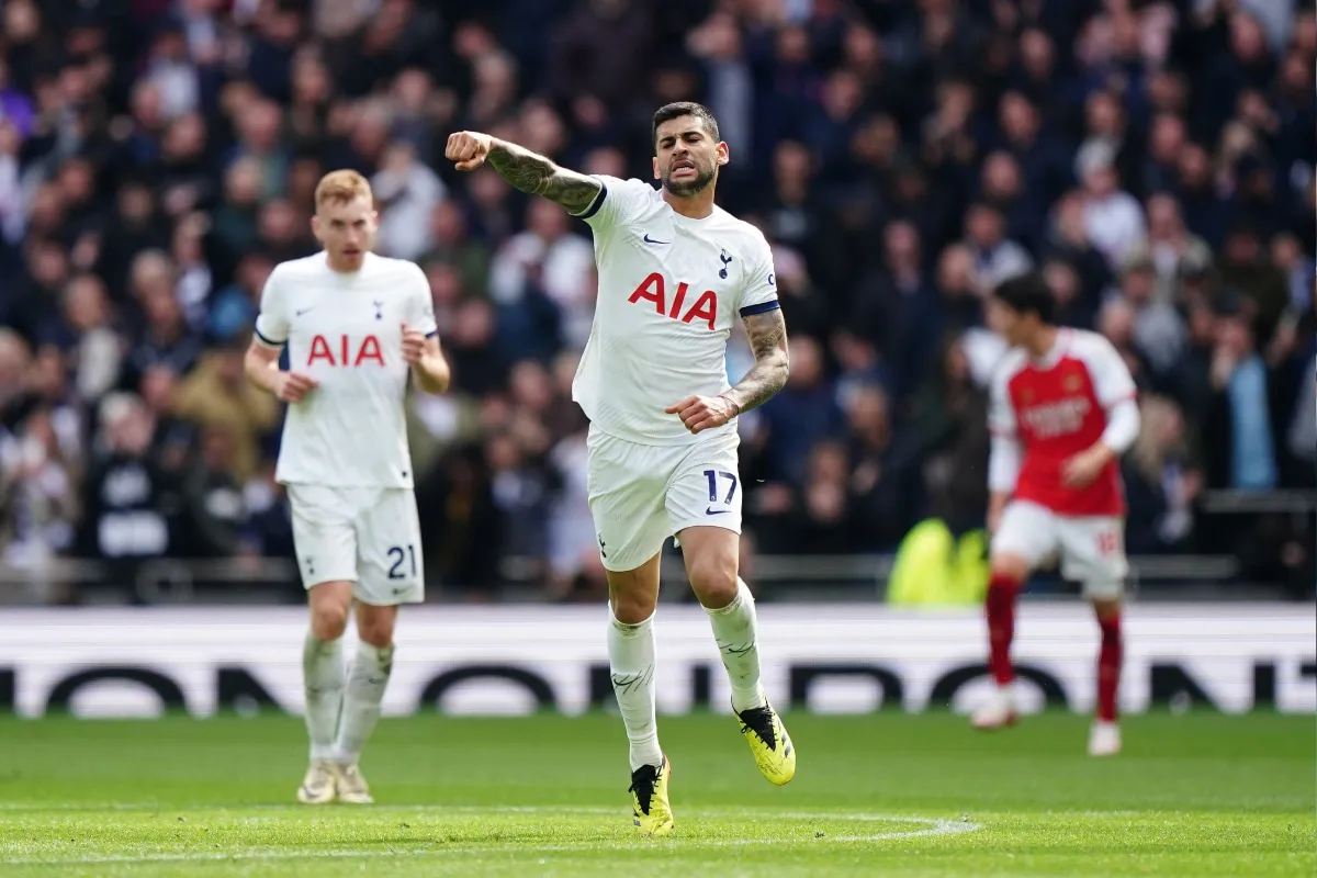 Cristian Romero festejando un gol en Tottenham