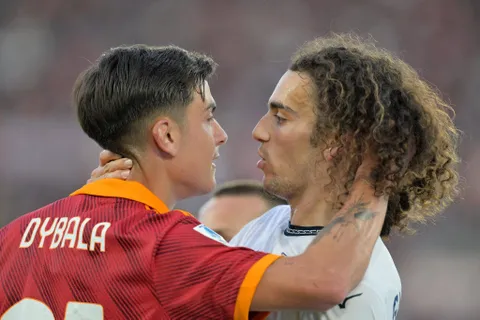Se picó: el cruce entre Dybala y Guendouzi en el clásico de Roma y Lazio