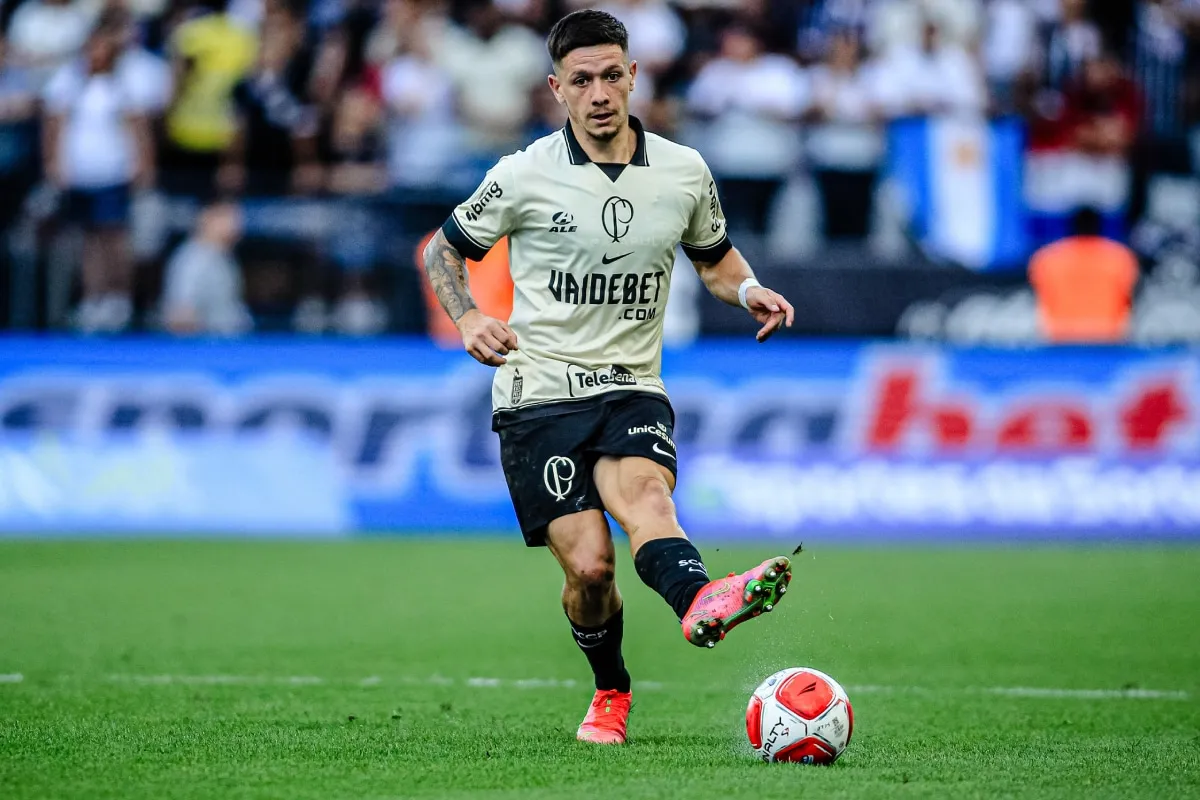 Rodrigo Garro con la camiseta de Corinthians