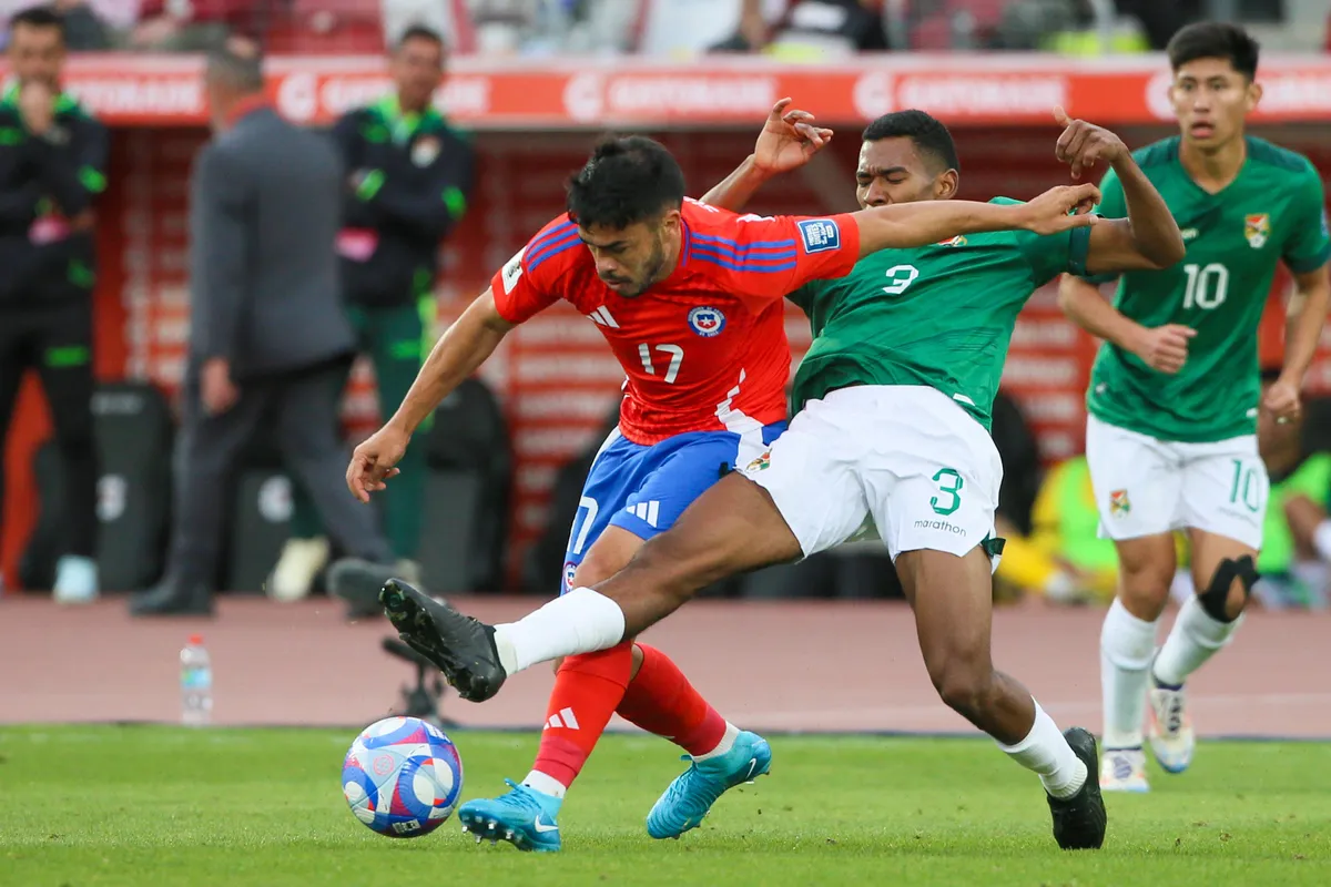 Futbol, Chile vs Bolivia. Primera rueda, clasificatorias al Mundial 2026. El jugador de la seleccion chilena Gabriel Sua