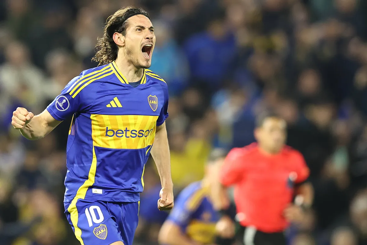 Argentina s Boca Juniors Uruguayan forward Edinson Cavani celebrates after scoring a goal against Brazil™s Cruzeiro duri