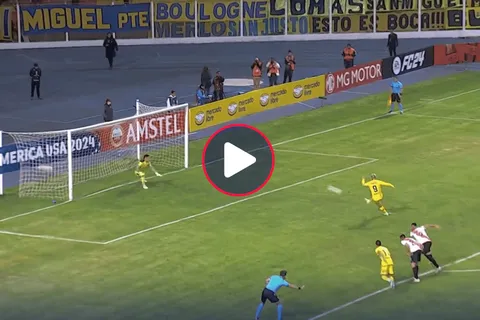 Video: Pipa Benedetto REVENTÓ el travesaño en su penal contra Nacional Potosí