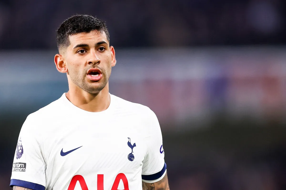 Cristian Romero con la camiseta de Tottenham