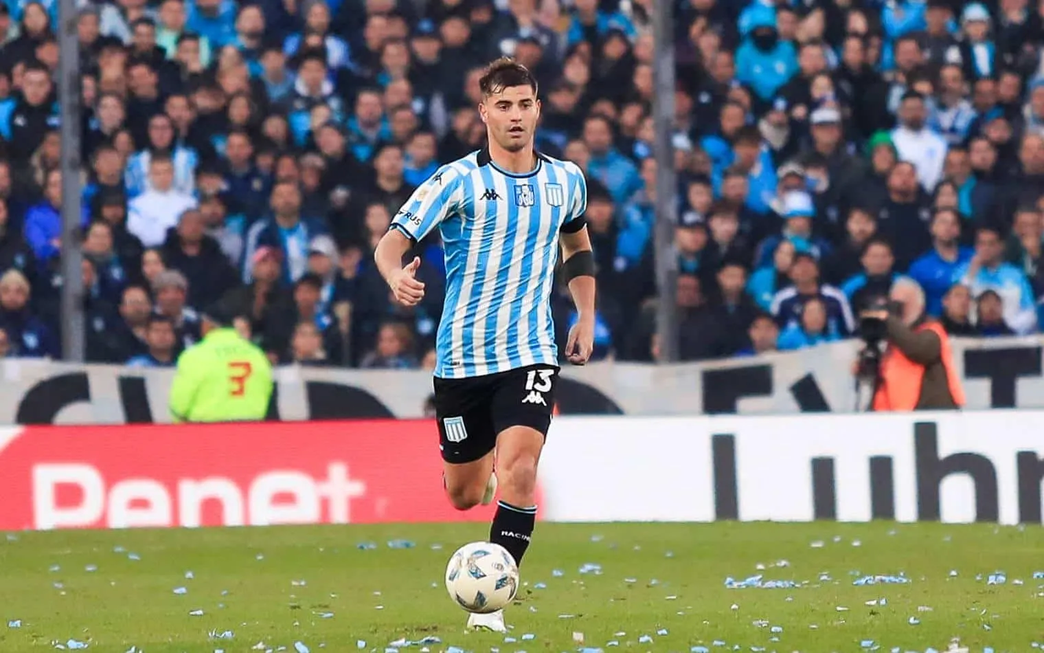Liga Profesional de Futbol Santiago Sosa de Racing Club durante el partido por la 12va fecha jugado entre Racing Club y