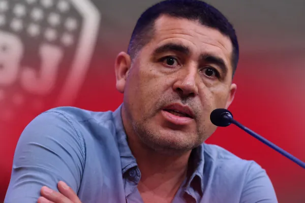 Mercado de pases en Boca: Riquelme define el futuro de Blondel y Advíncula con una condición