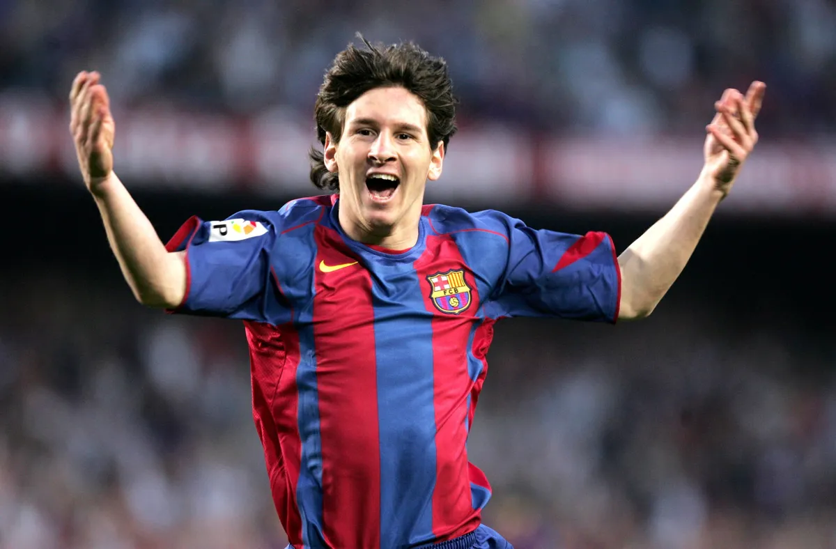Lionel Messi, de jovencito, festejando un gol con la camiseta del Barcelona