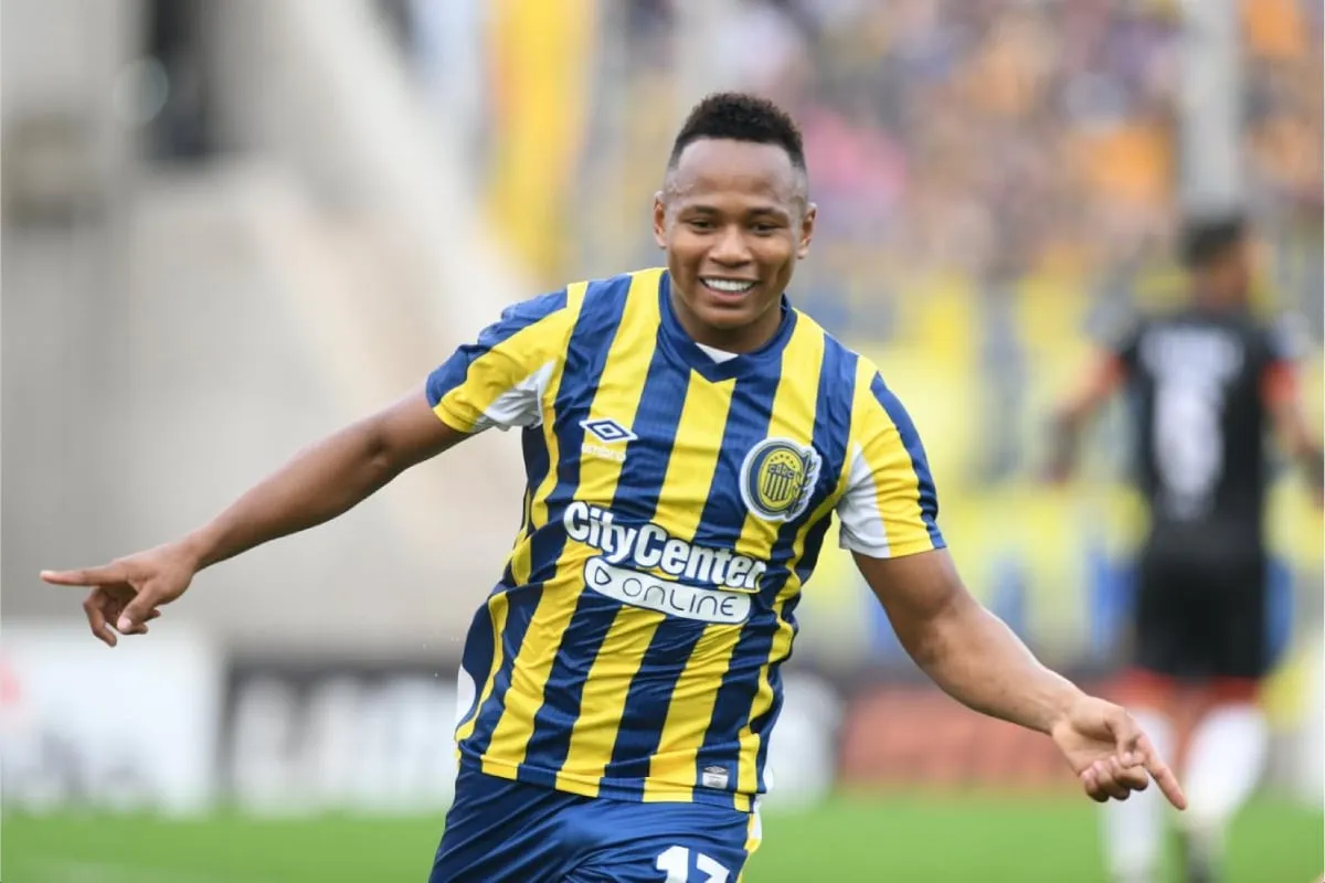 Jaminton Campaz festejando un gol en Rosario Central