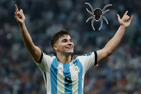 ¿Por qué le dicen La Araña a Julián Álvarez?