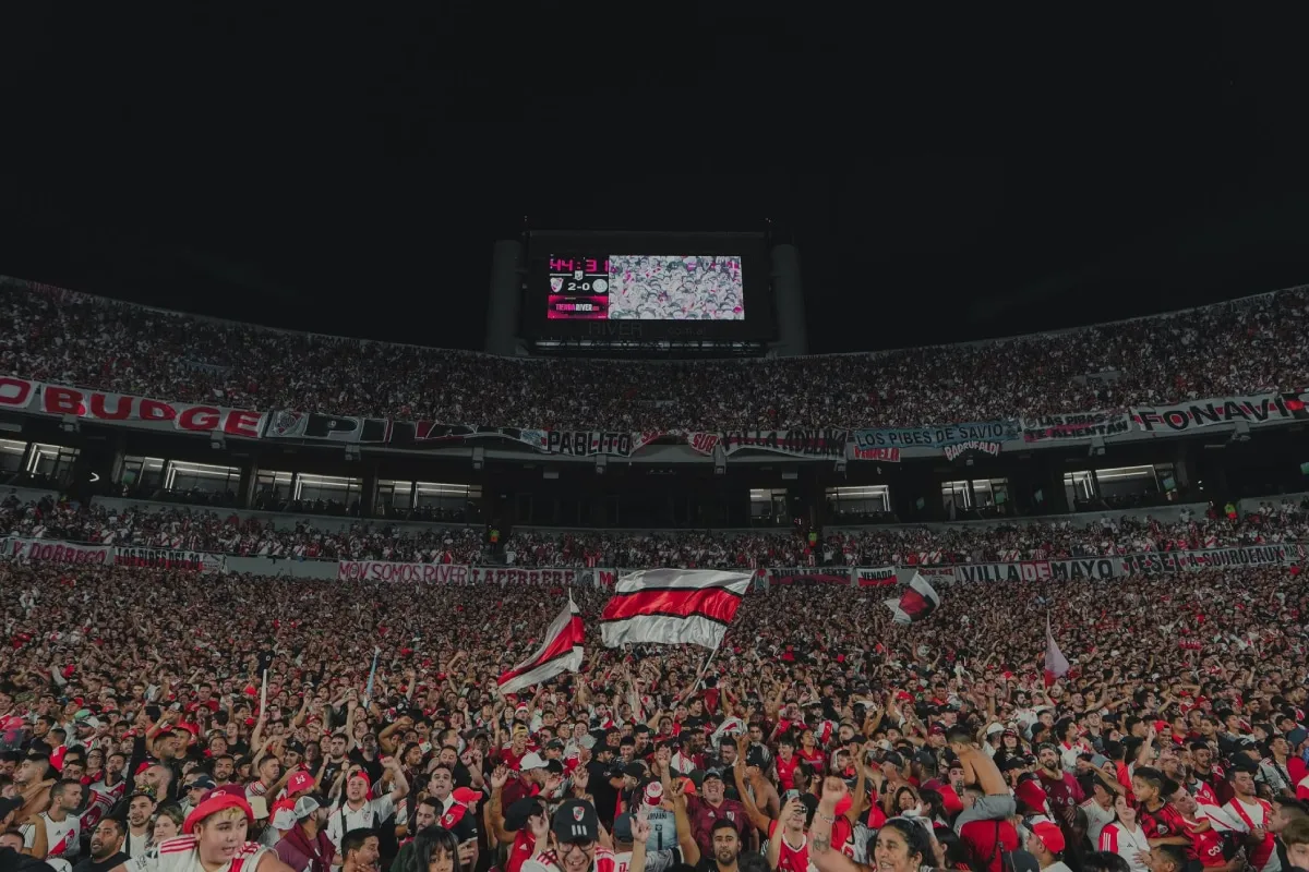 La gente de River copando El Monumental