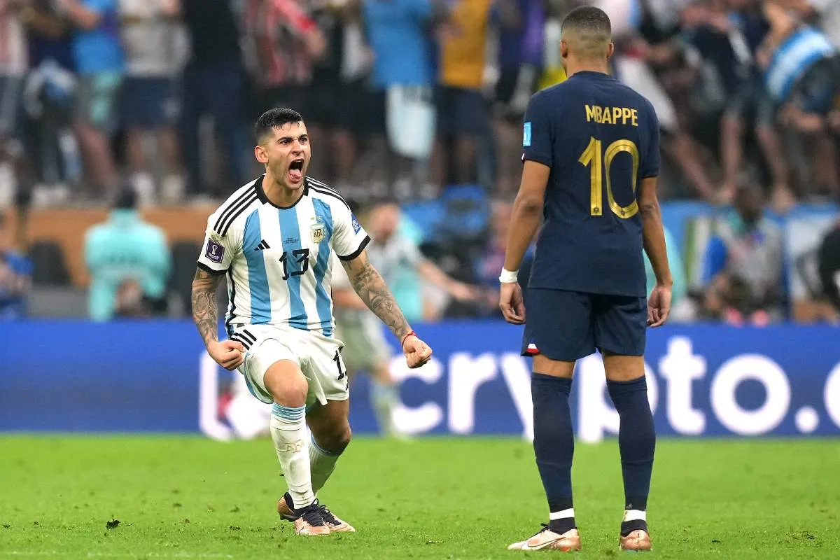 Cristian Romero con Kylian Mbappé, fichaje estrella de Real Madrid