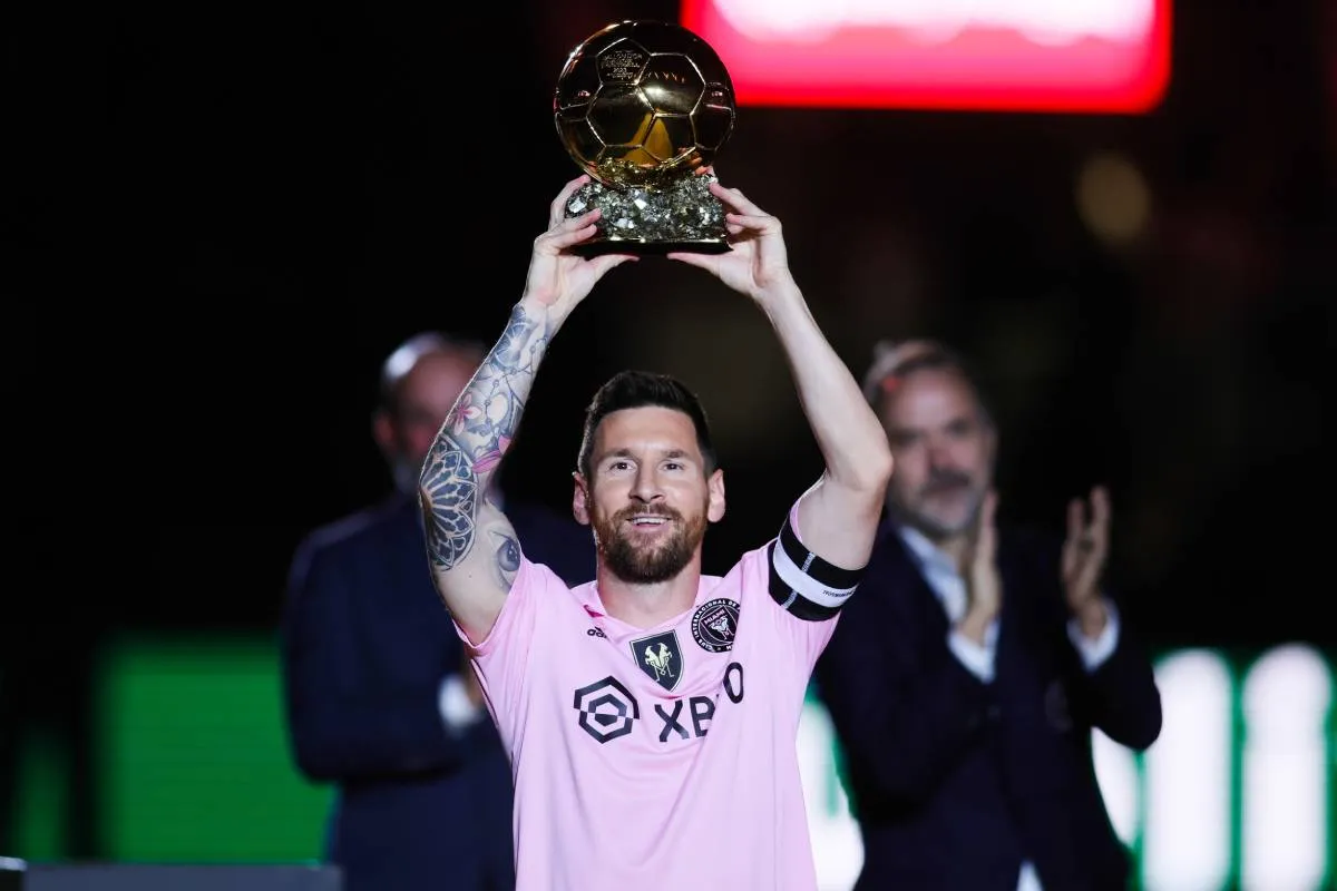 Lionel Messi festejando su octavo Balón de Oro