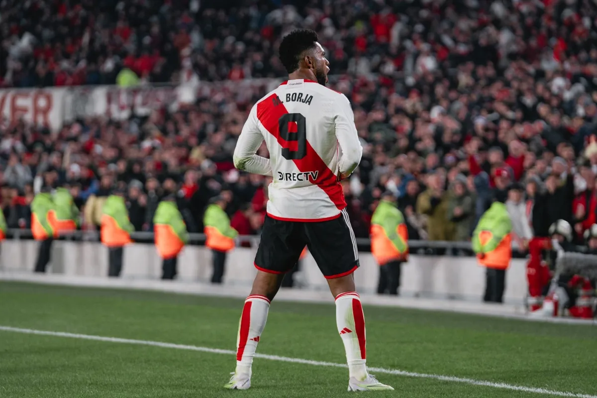 Miguel Borja celebrando su doblete ante Libertad en Libertadores
