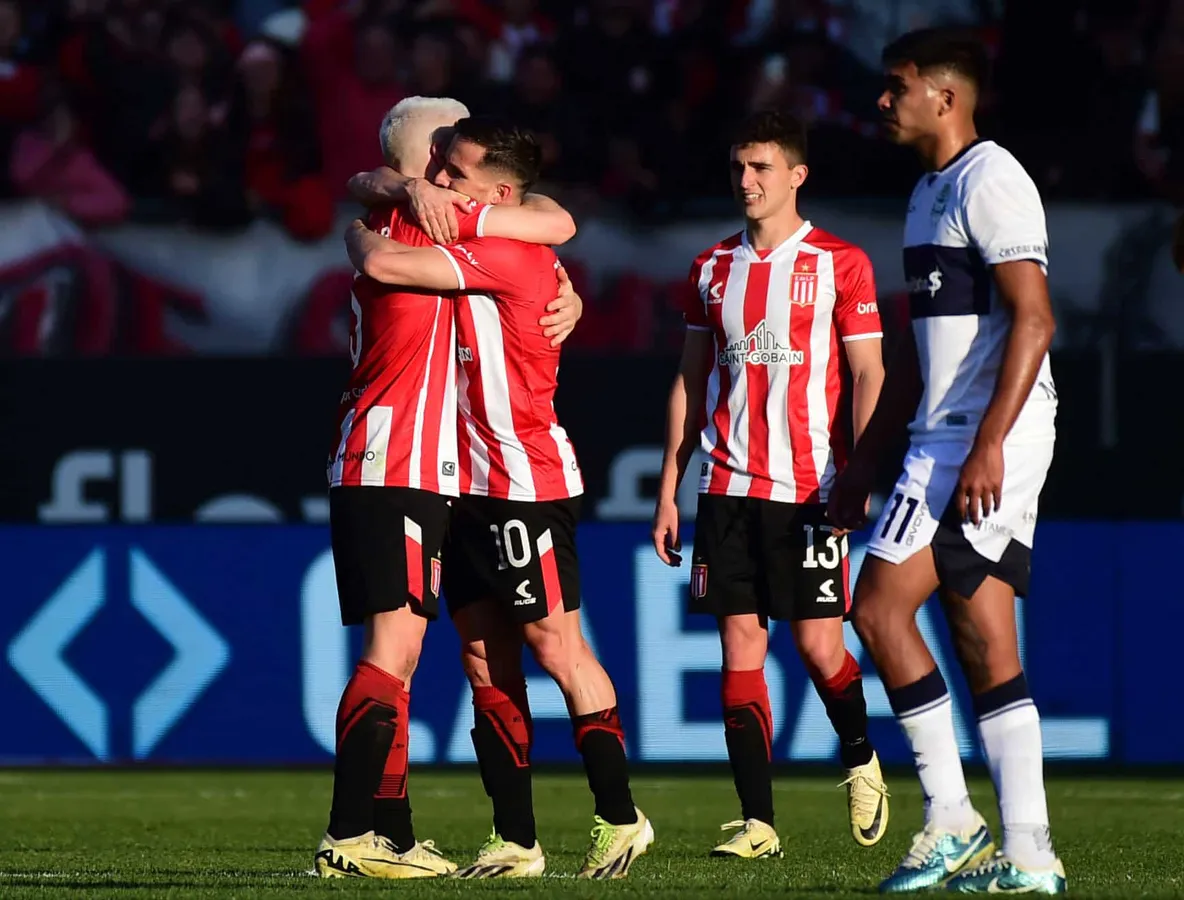 Copa de La Liga Profesional de Futbol de Argentina. LA PLATA, ARGENTINA – JULIO 28: Escenas del partido de la fecha 8 de