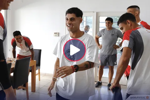 VIDEO: el emotivo reencuentro entre Javier Altamirano y sus compañeros de Estudiantes