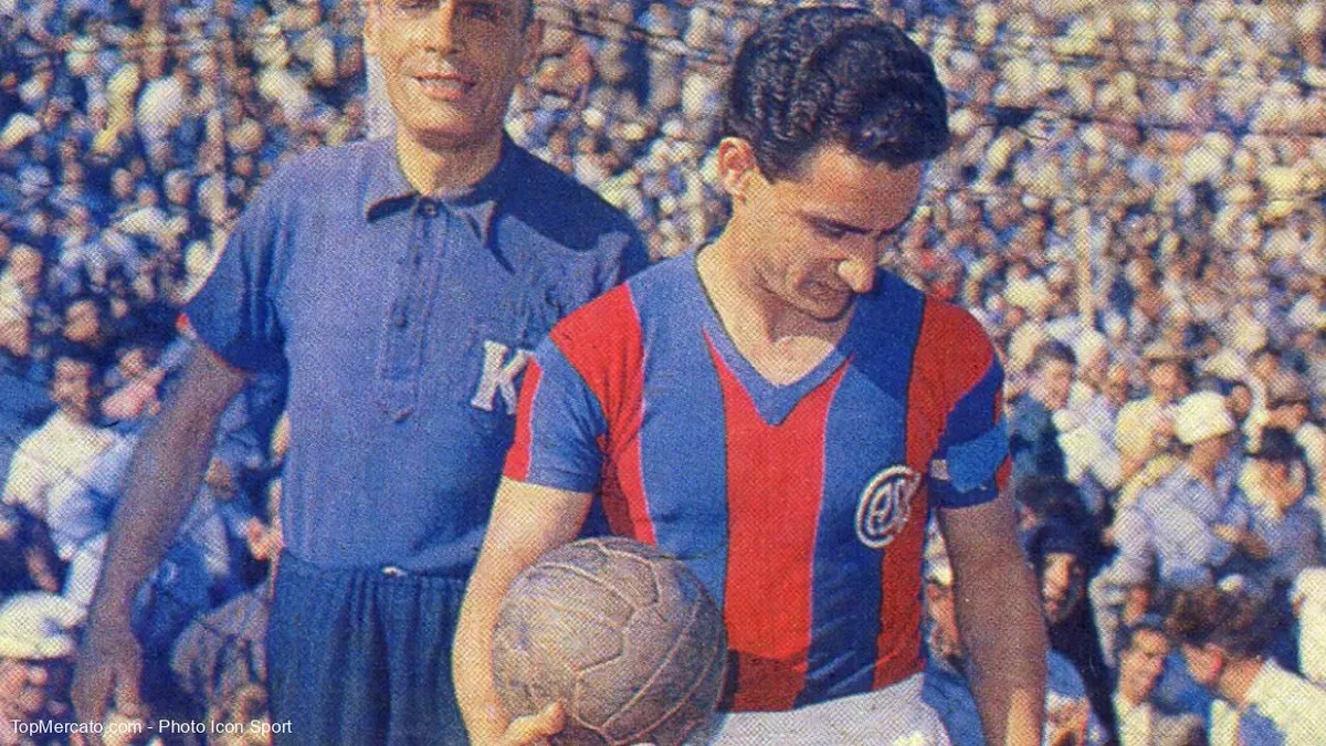José Sanfilippo, con la camiseta de San Lorenzo y la cinta de capitán
