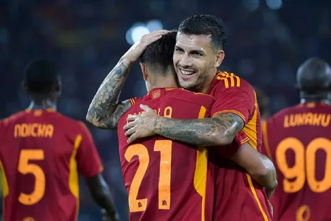 Paulo Dybala y Leandro Paredes pasan a octavos de final de la Europa League