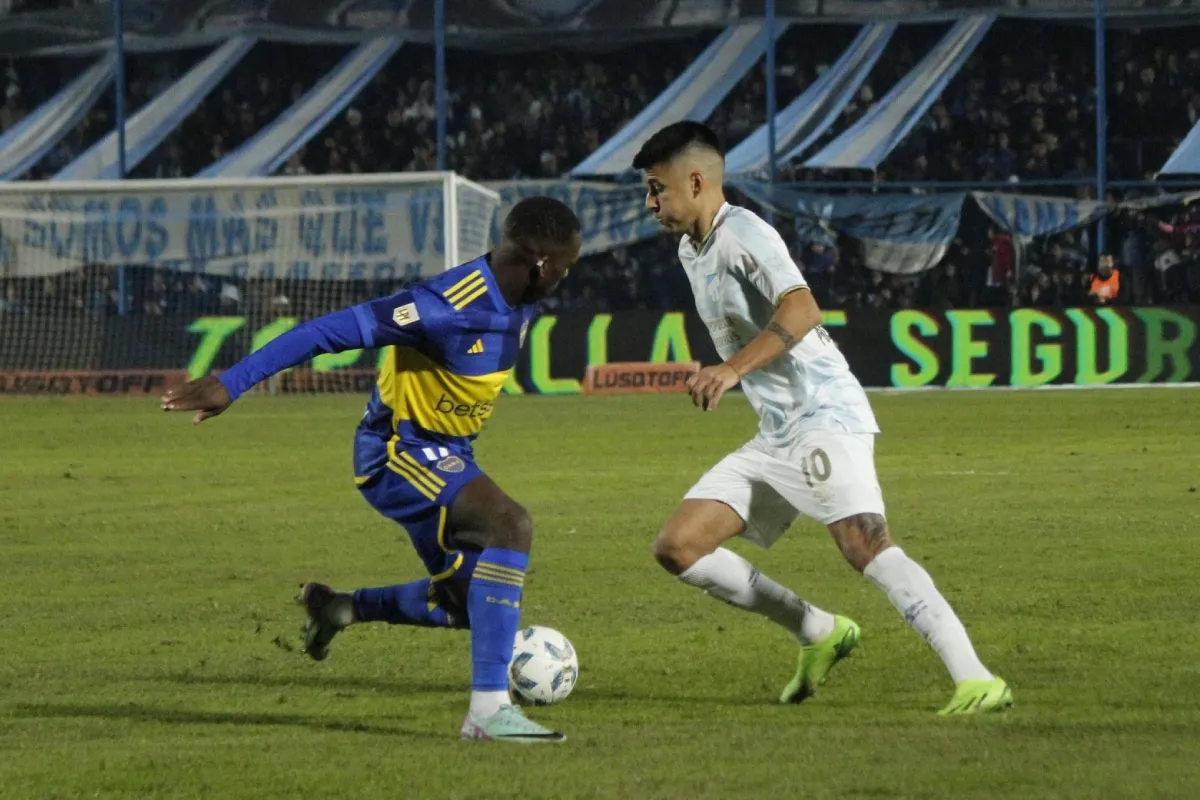 Joaquín Pereyra, de Atlético Tucumán, jugando ante Boca