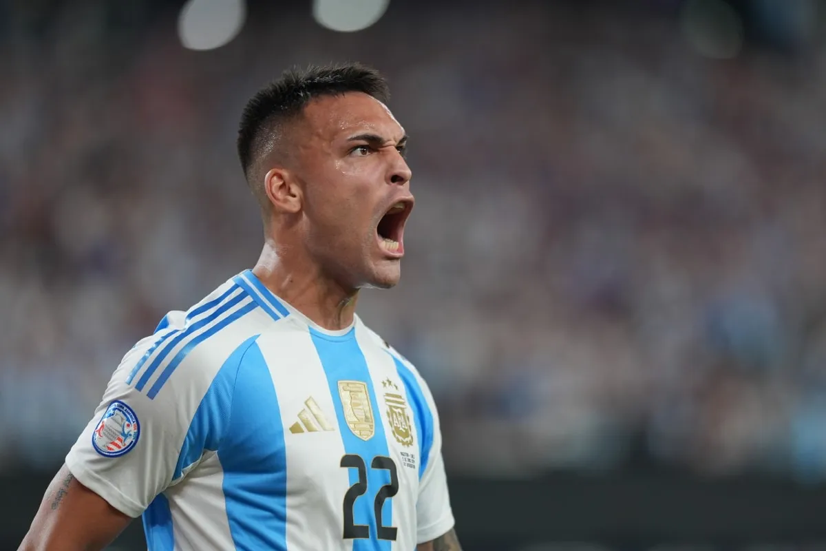 Lautaro Martínez marcó los goles de la victoria ante Perú