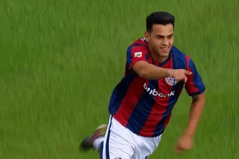 San Lorenzo rompió una racha negativa con este golazo de tiro libre contra Sarmiento