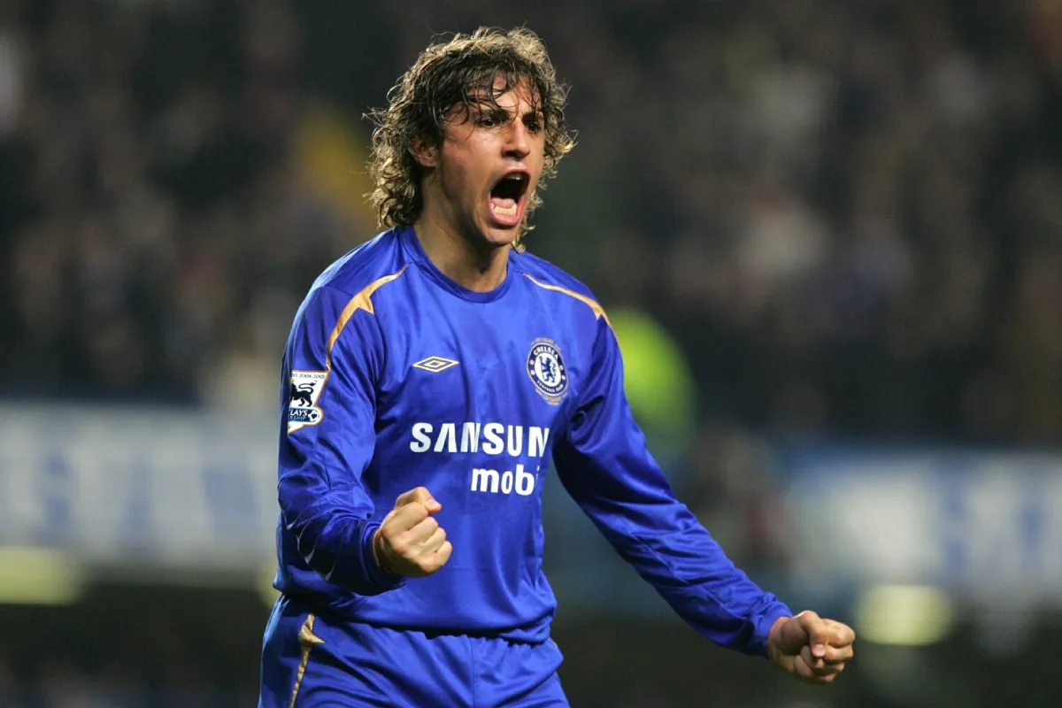 Hernán Crespo gritando un gol con la camiseta de Chelsea