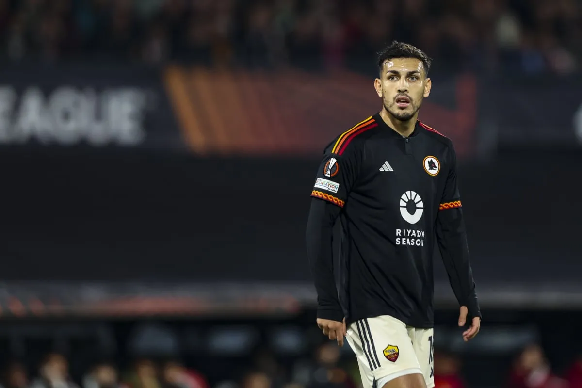 Leo Paredes, en el encuentro entre Roma y Feyenoord