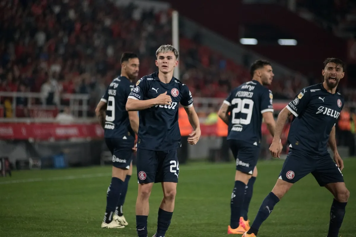 Santiago López, una de las joyas de Independiente