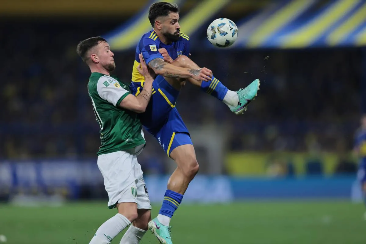 Milton Giménez con la camiseta de Boca