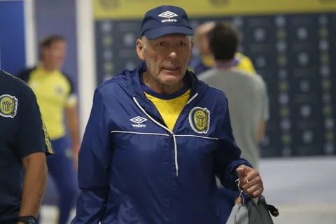 “No quiero hablar más”: el picante cruce entre Miguel Russo y un periodista tras la derrota de Rosario Central por Copa Libertadores