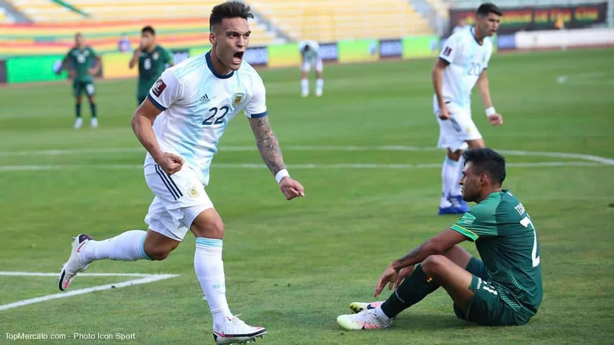 Lautaro Martínez festeja su gol ante Bolivia con alma y vida