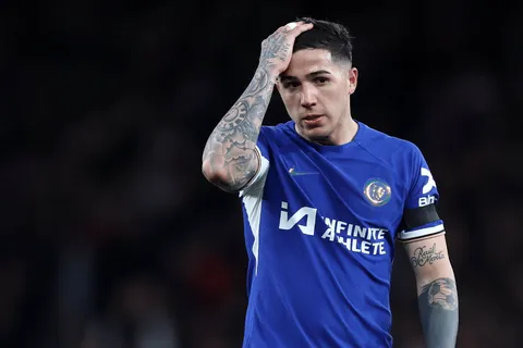 Escándalo por racismo: la durísima sanción que podría aplicarle la Premier League a Enzo Fernández