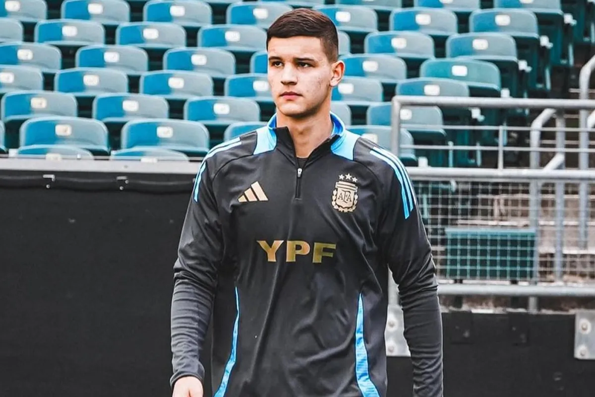 Valentín Carboni con la indumentaria de la Selección Argentina