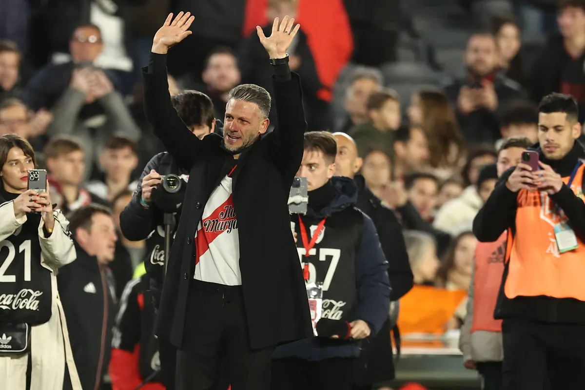 River Plates head coach Martin Demichelis(C) waves the crowd at end at his farewell match as coach after leaving the cl