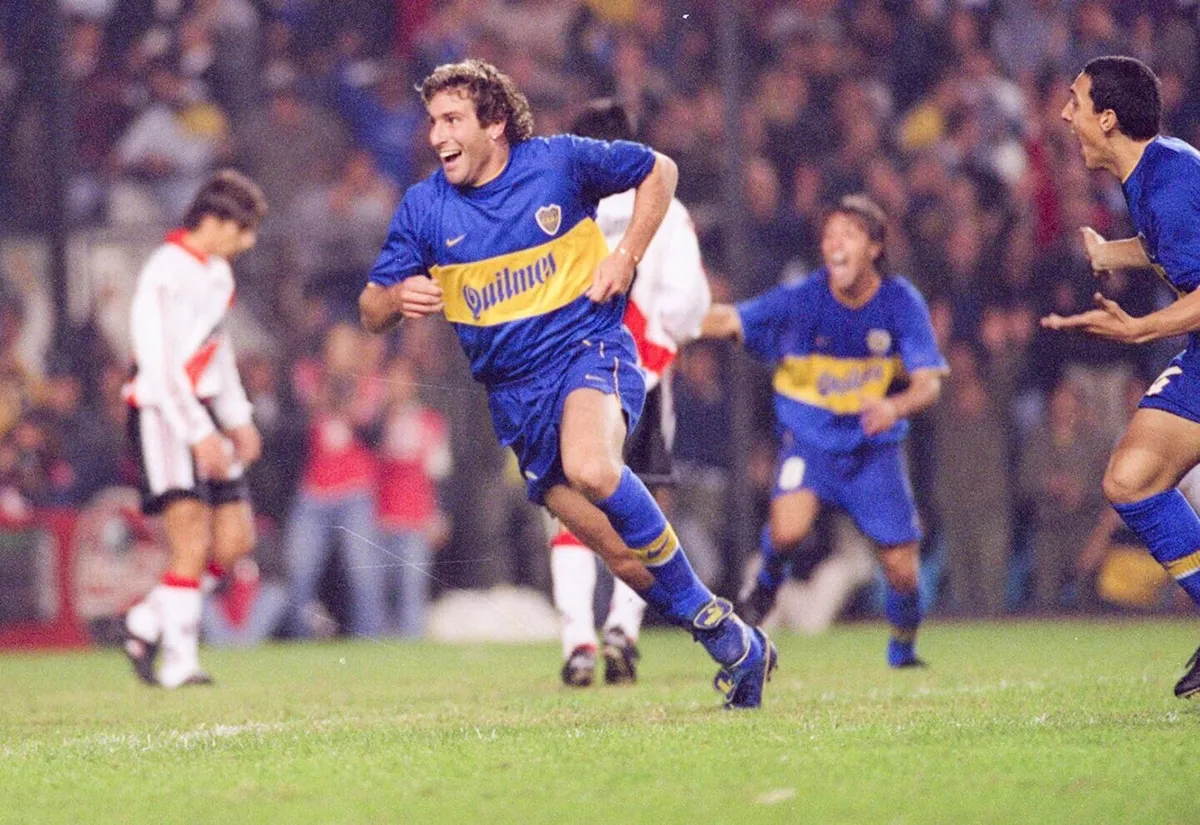 Martín Palermo festejando un gol en Boca ante River por Libertadores