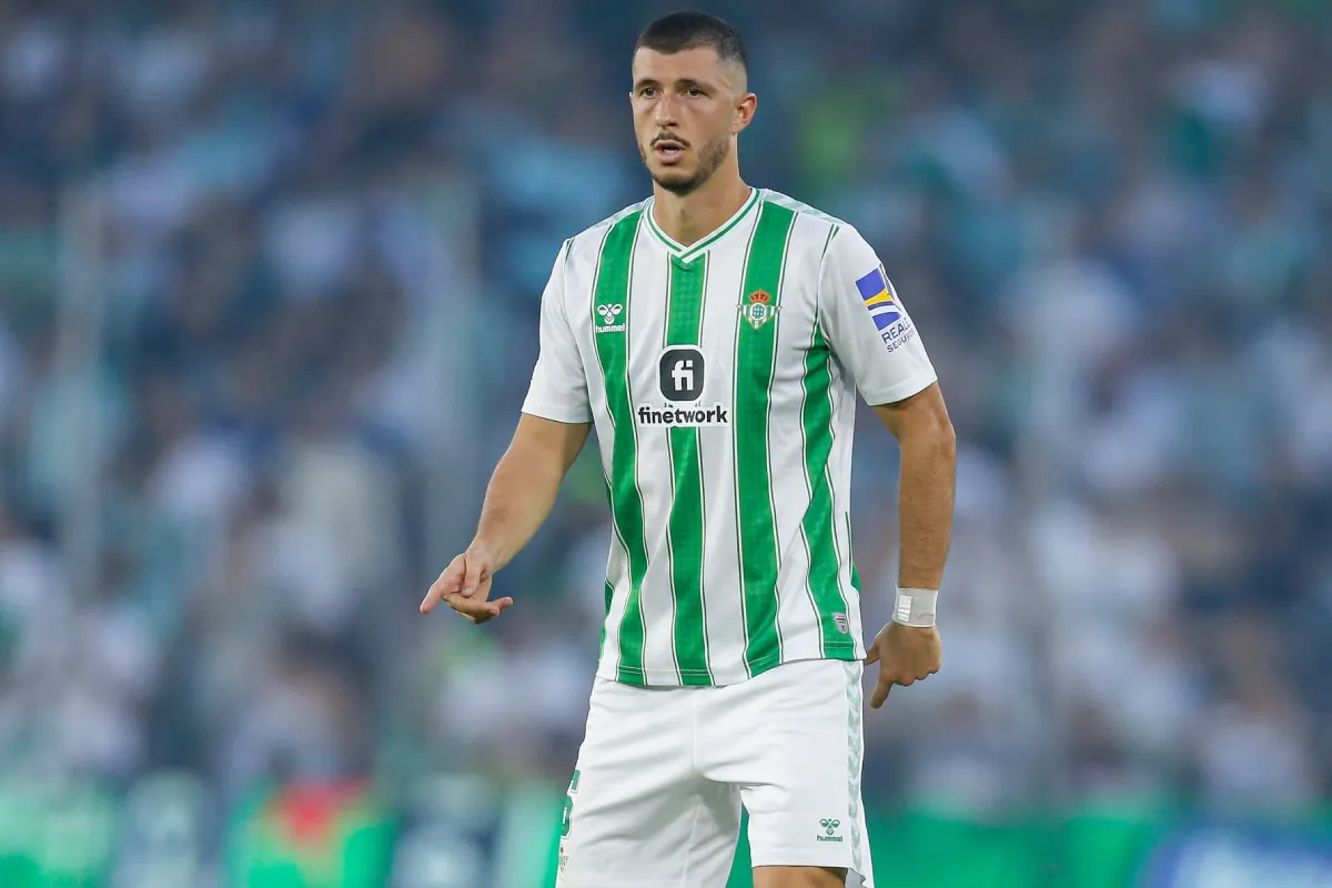 Guido Rodríguez, con un pie afuera del Betis