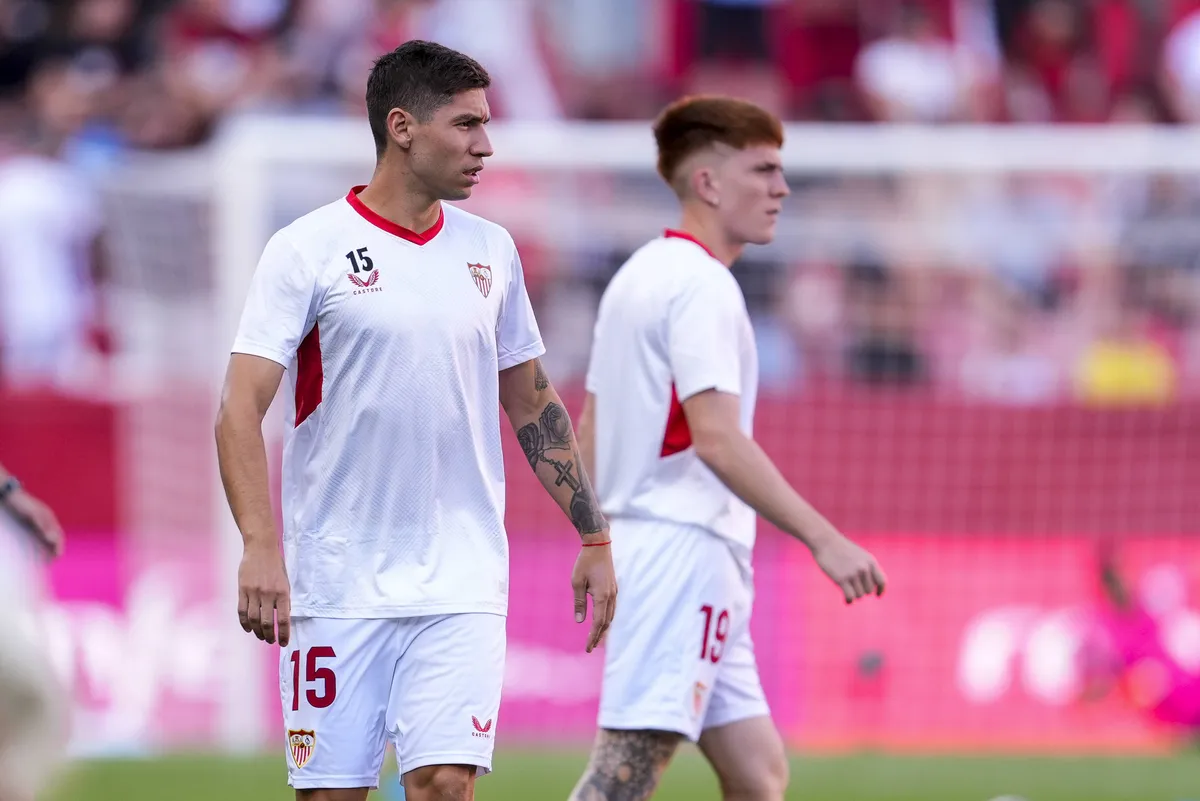 September 14, 2024, Sevilla, Sevilla, SPAIN: Gonzalo Montiel of Sevilla FC warms up during the Spanish league, La Liga E