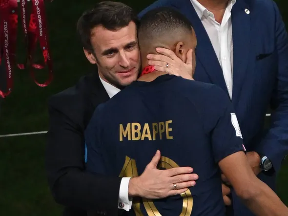 Emmanuel Macron confirmó el pase de Mbappé al Real Madrid y le puso presión para la Eurocopa