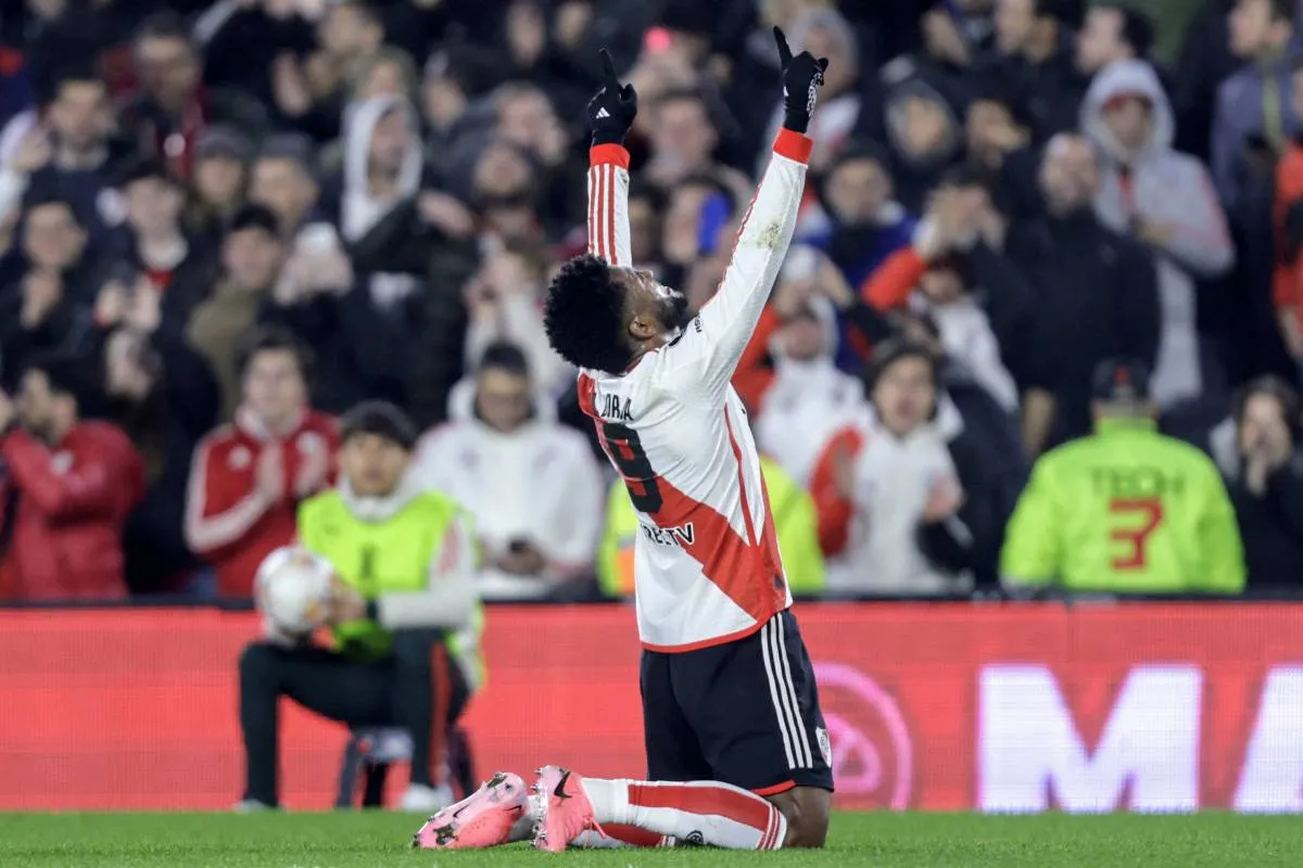 Miguel Borja festejando un gol en River