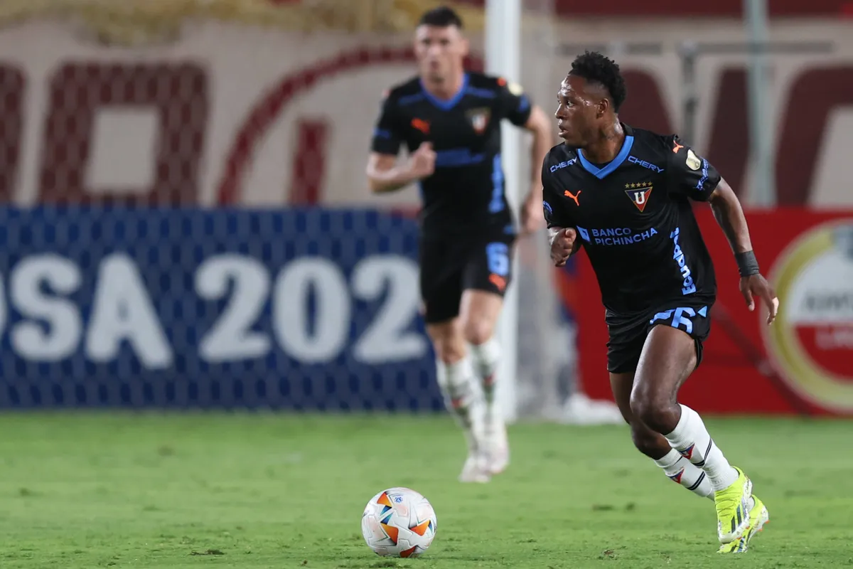 PER: Universitario de Deportes v LDU de Quito. CONMEBOL Libertadores Cup, Group D. Date 1 Jhojan Julio of LDU de Quito d