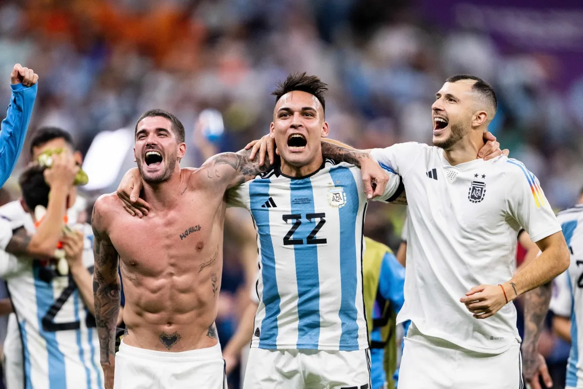 Rodrigo de Paul y Lautaro Martínez, campeones del mundo con la Selección Argentina
