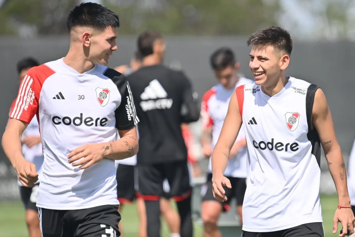 Franco Mastantuono y Claudio Echeverri entrenando en River Plate