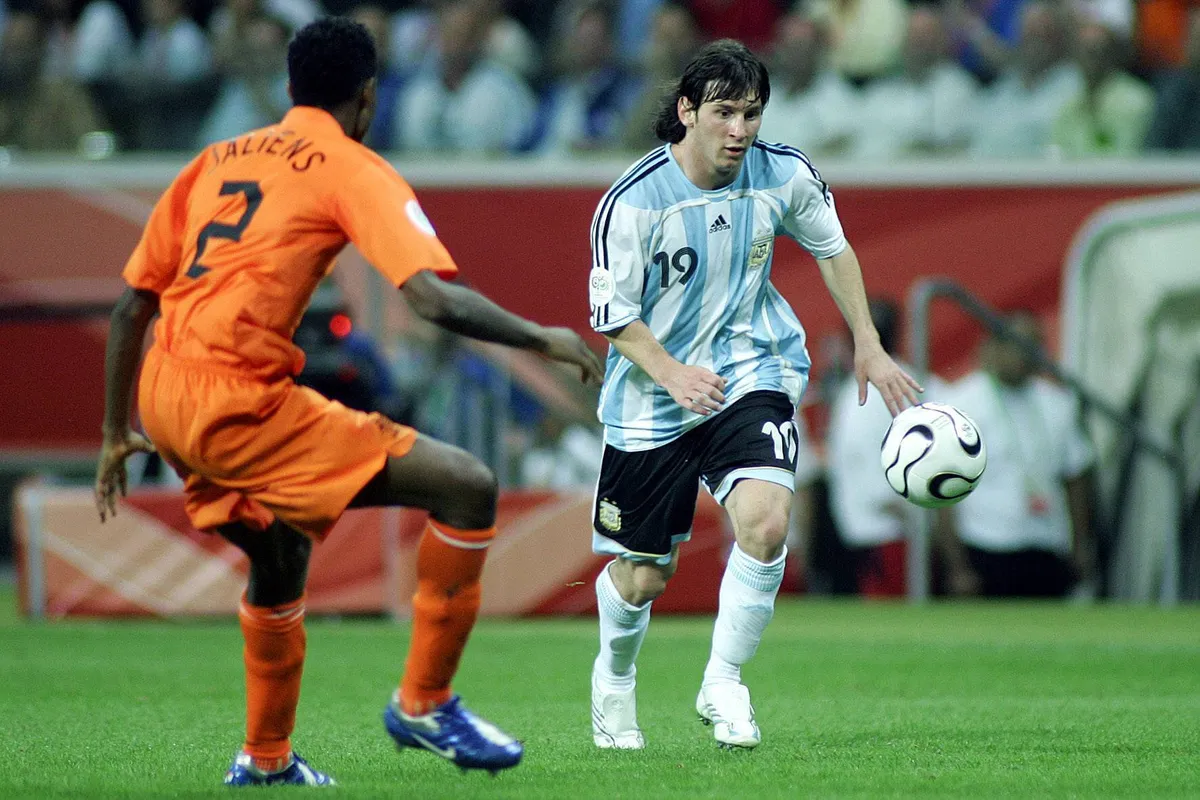 frankfurt , 21-06-2006 nederland – argentinie 0-0 lionel messi en kew jaliens nederland – argentinie *** Frankfurt 21 06