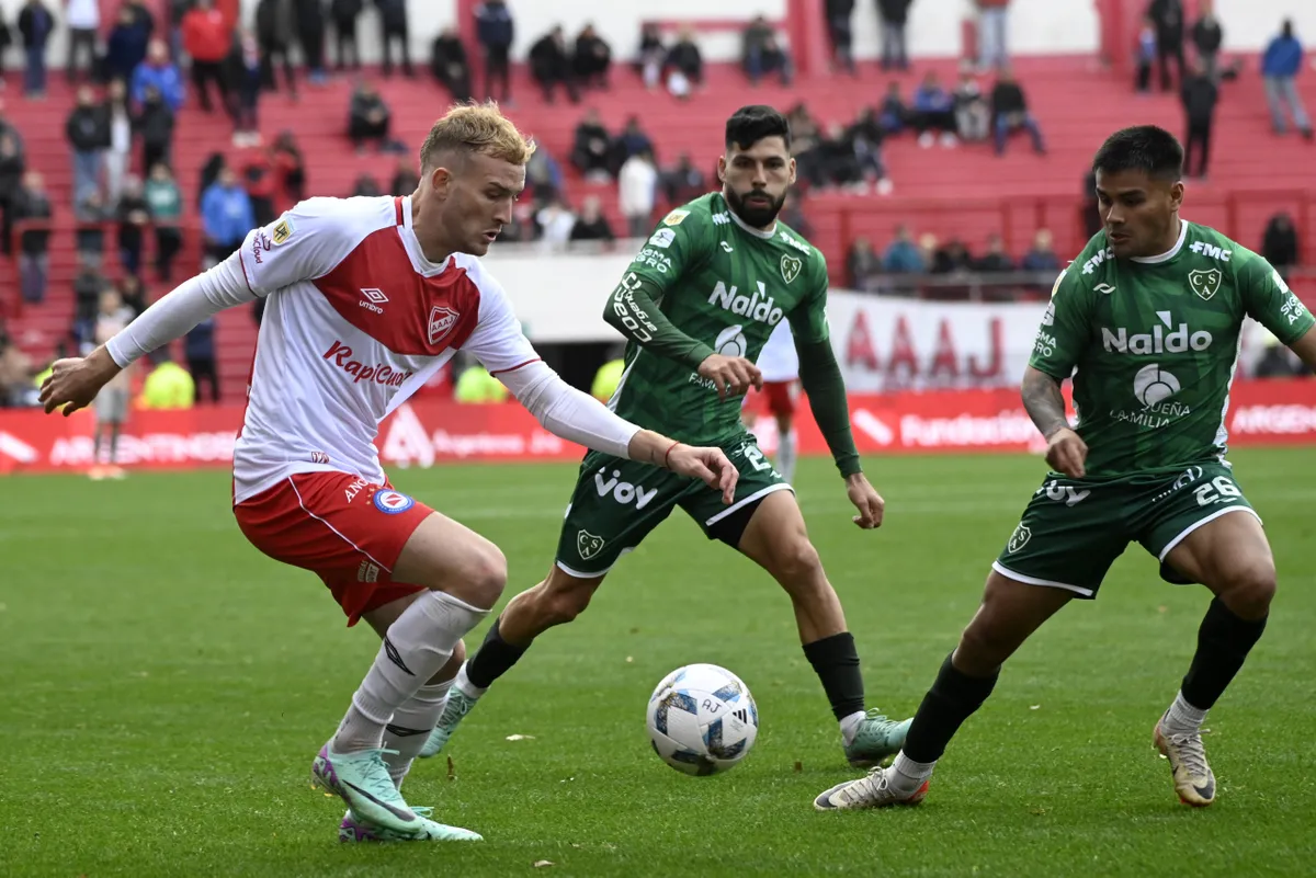 Luciano Gondou. Argentinos Juniors vs Sarmiento de Junin. Fecha 10 Torneo de la Liga. Futbol Argentina. Primera Division