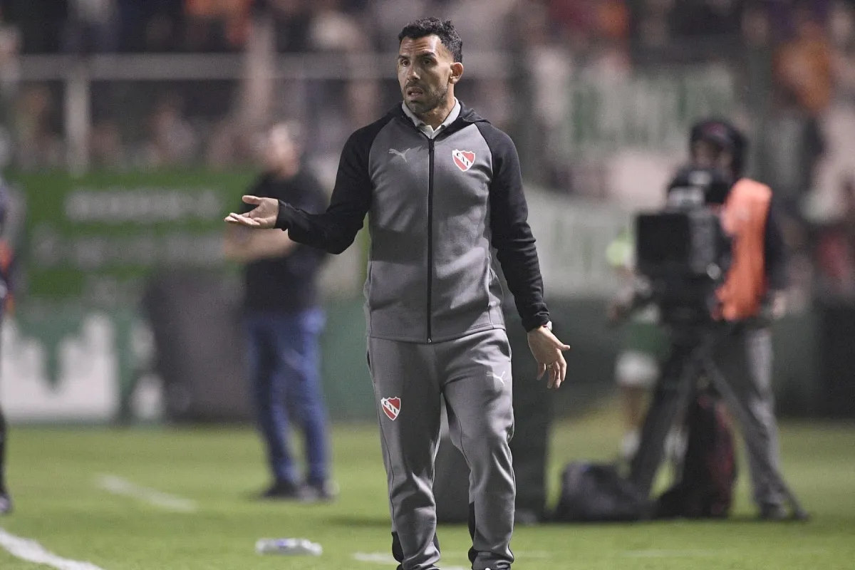 Carlos Tévez seguirá siendo DT de Independiente
