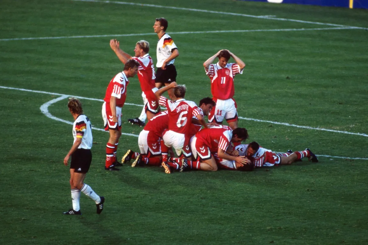 Dinamarca festejando el título de la Eurocopa 1992 en la cara de Alemania